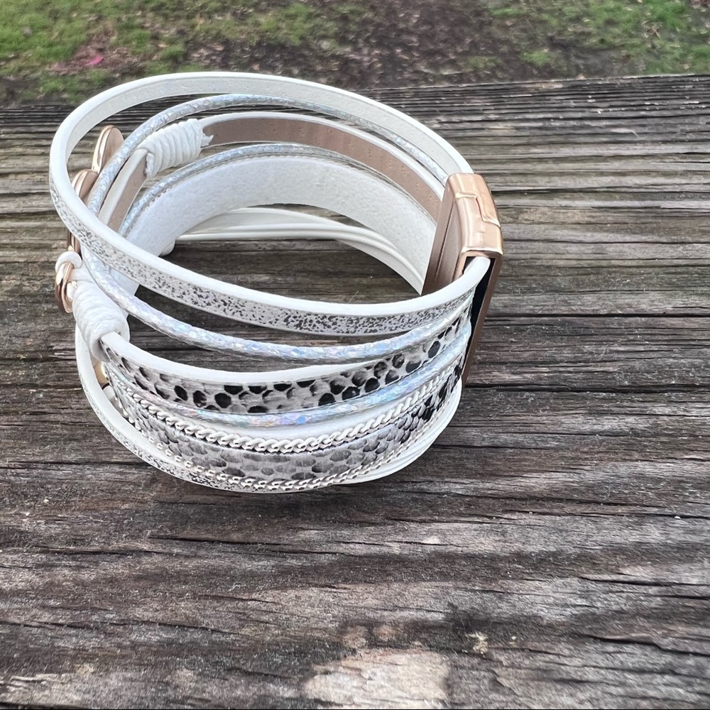 Leather bohemian bracelet with magnetic closure white animal print heart - Picture 4 of 7